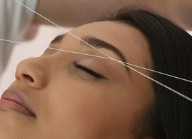 Depilação com linha — imagem 1 de 3